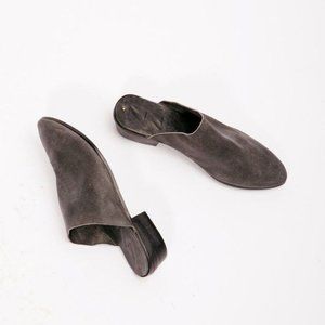 Elizabeth Suzann x Sevilla Smith Leather Mule in Graphite - Size 38